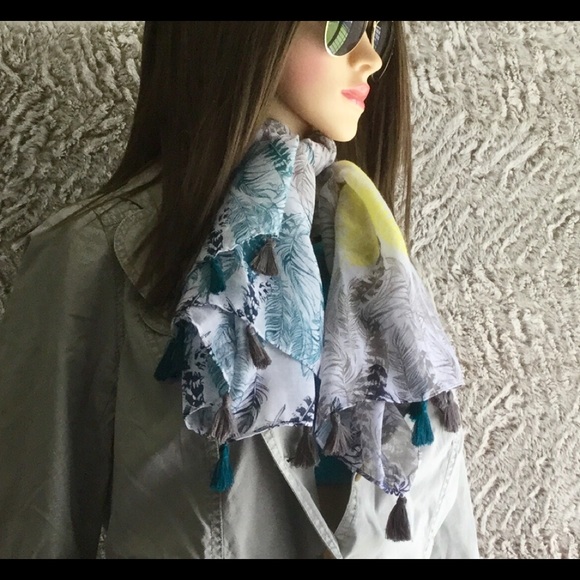 Boutique Accessories - FOUR COLOR SCARF Feather Print